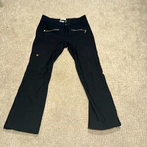 Stretchable women’s ski pants. Only wore one season. Practically new.